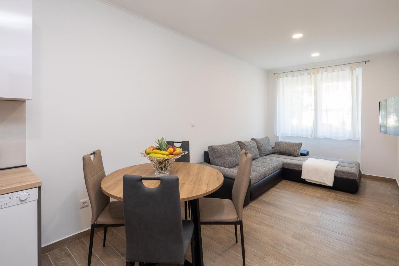 Direct Beach Apartments Jesenice  Luaran gambar